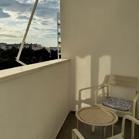 Modern Oasis - 5-min Walk To Appartement
