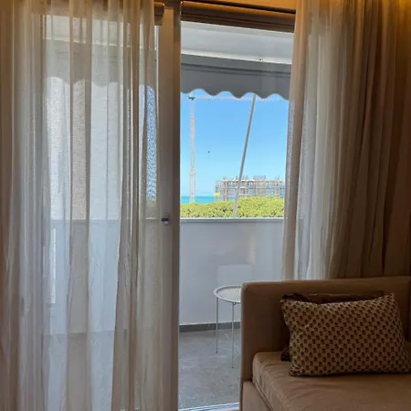 Modern Oasis - 5-min Walk To Appartement